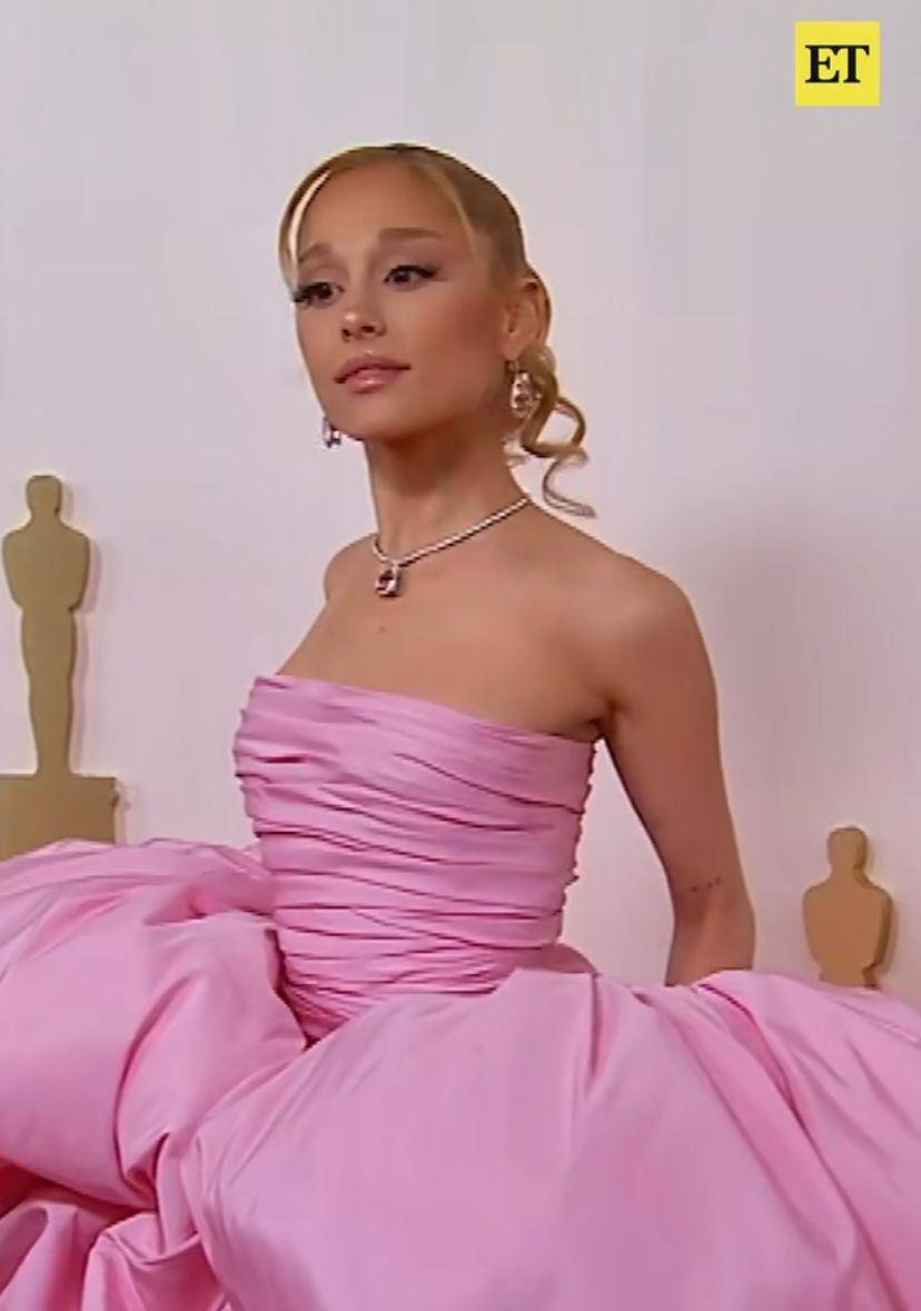 potret Ariana Grande eksis di oscar 2024 (via instagram.com/entertainmenttonight)