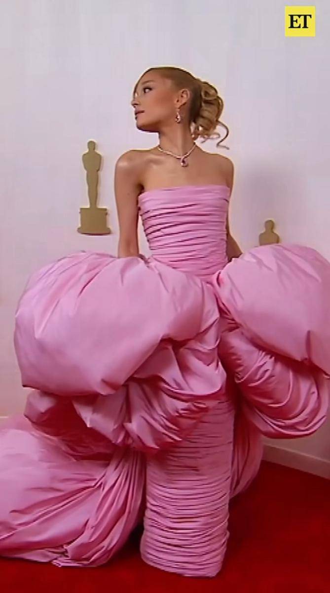 potret Ariana Grande eksis di oscar 2024 (via instagram.com/entertainmenttonight)