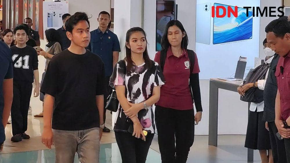 Gibran Rakabuming Raka dan Selvi Ananda ngemal di The Park Mall Solo Baru. (IDN Times/Larasati Rey)