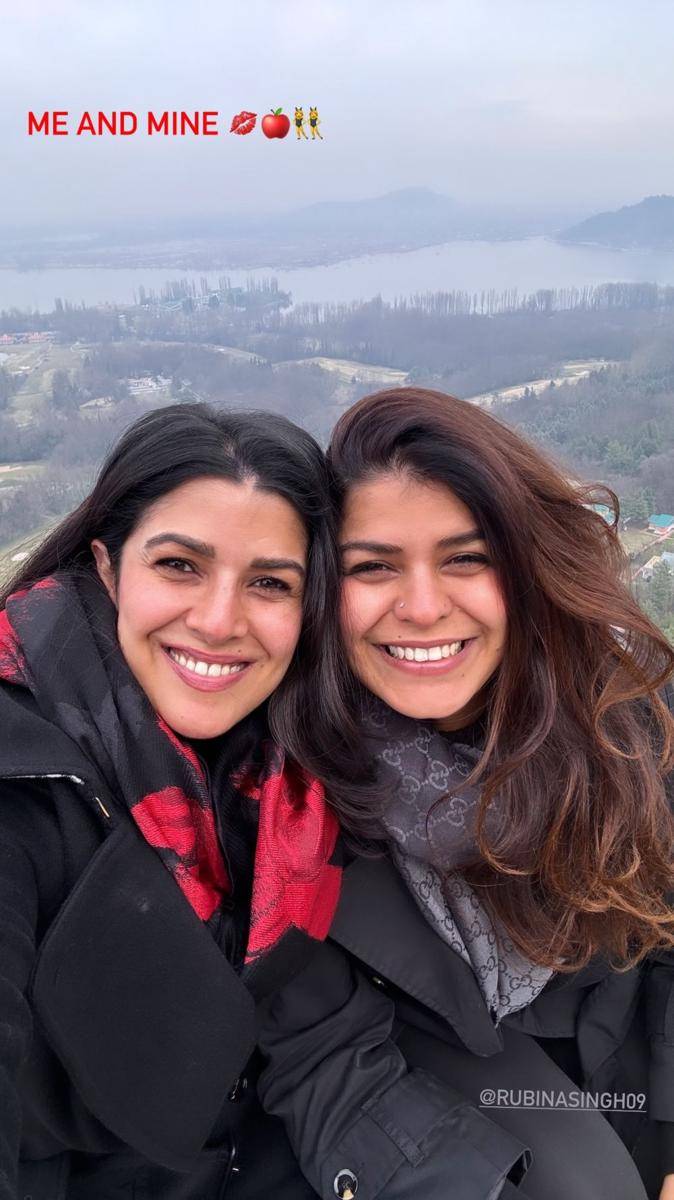 Nimrat Kaur dan sahabat (instagram.com/nimratofficial)