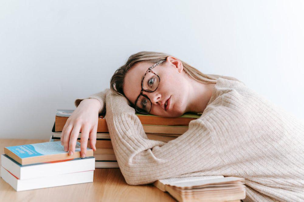 5 Zodiak Alami Monday Blues, Malas Bekerja di Hari Senin!