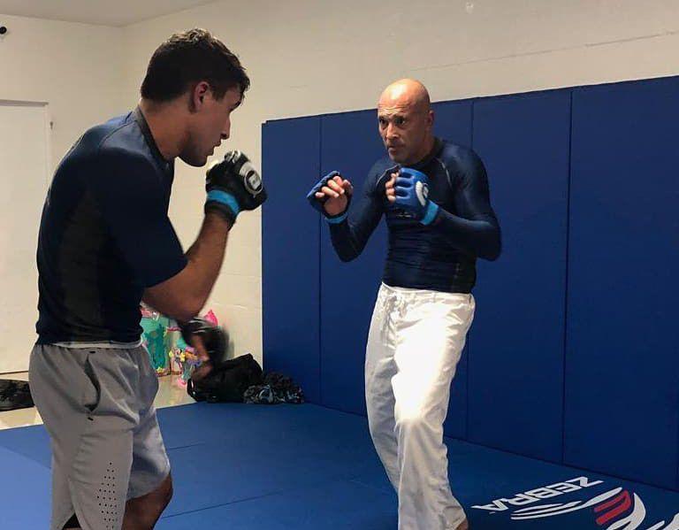 Legenda UFC Royce Gracie Kalahkan 4 Petarung dalam Semalam