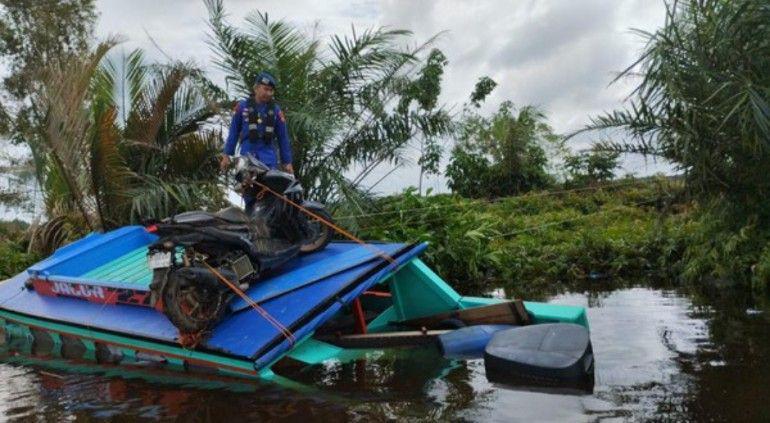 Speedboat Terbalik Usai Tabrak Kayu di Air Sugihan, 2 Penumpang Tewas