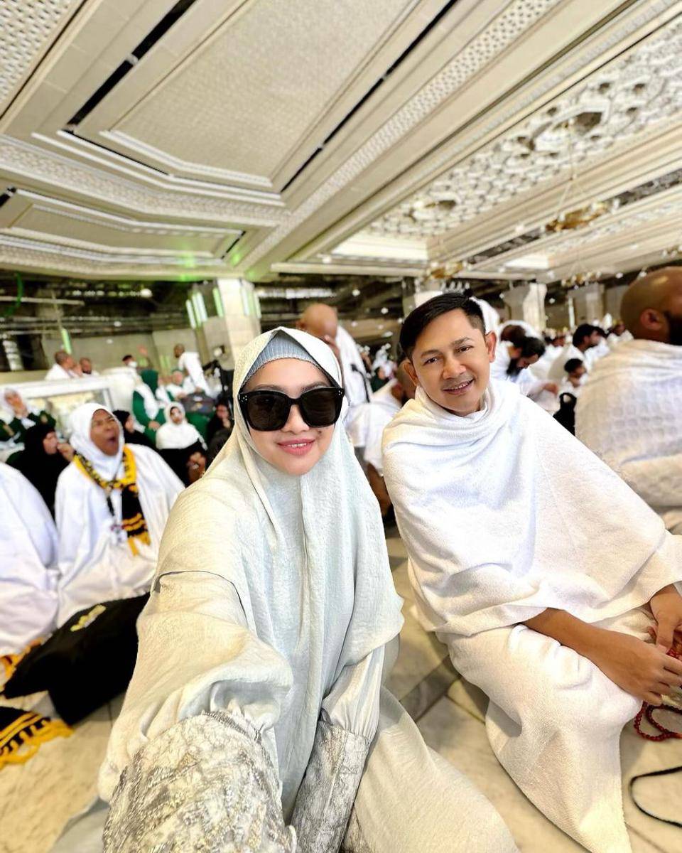 potret Fitri Carlina umrah pada awal Ramadan (instagram.com/fitricarlina)