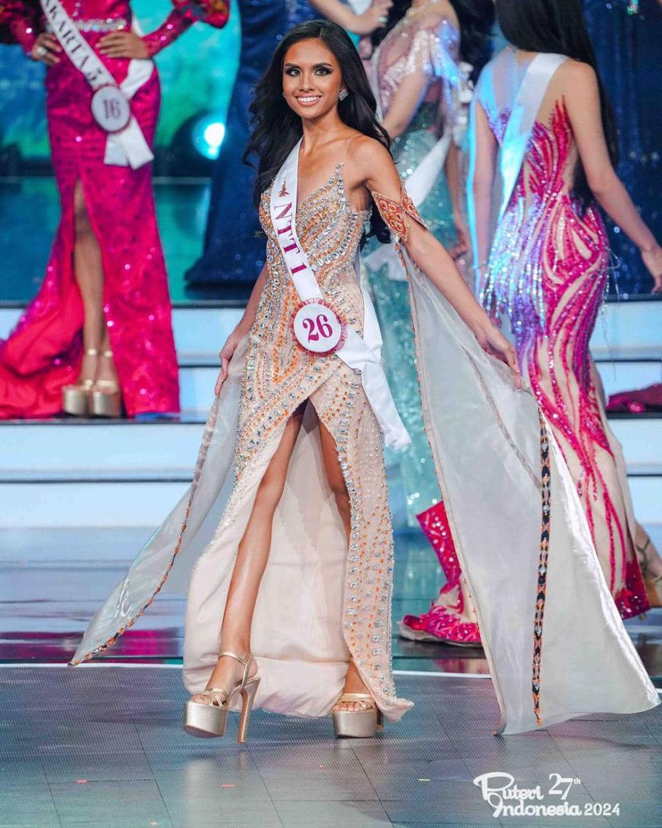 Gaun Malam Wakil Sulawesi dan Nustra di Final Puteri Indonesia 2024 (Instagram.com/officialputeriindonesia)
