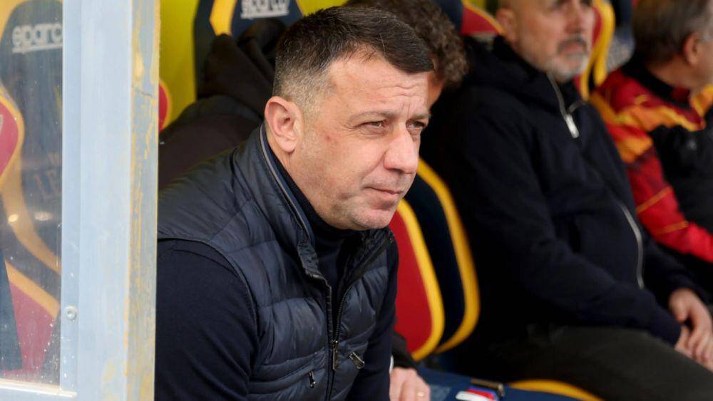 Roberto D'Aversa, dipecat dari kursi pelatih klub Serie A Lecce. (goal.com)