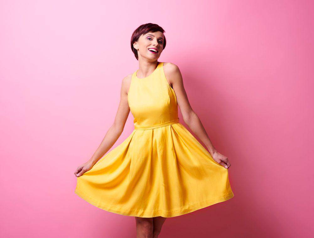 ilustrasi fit and flare dress (freepik.com/gpointstudio)