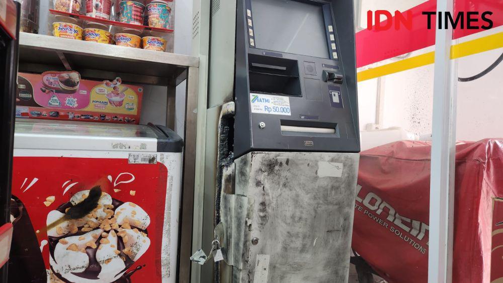 Pencuri Bawa Kabur Uang Puluhan Juta Usai Bobol Mesin ATM di Depok