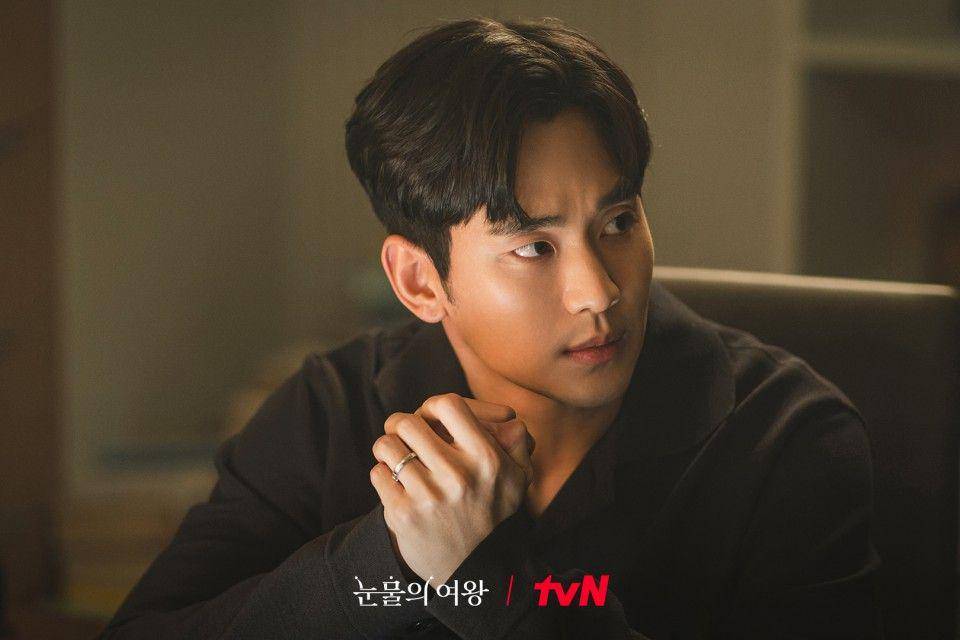 cuplikan Kim Soo Hyun di drakor Queen of Tears (dok. tvN/눈물의 여왕)