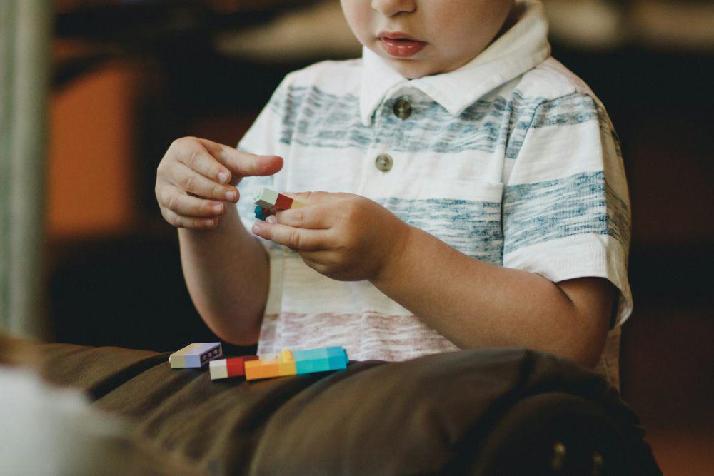 3 Tanda Kamu Mungkin Punya Autisme, yuk Cari Tahu!