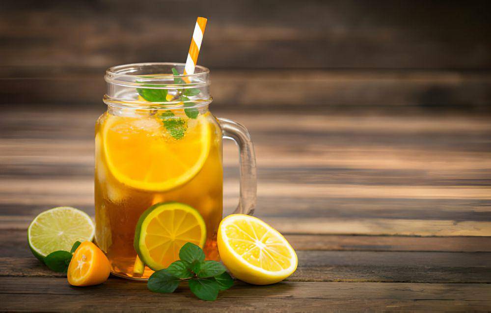 teh jeruk nipis (istockphoto.com/pilipphoto)