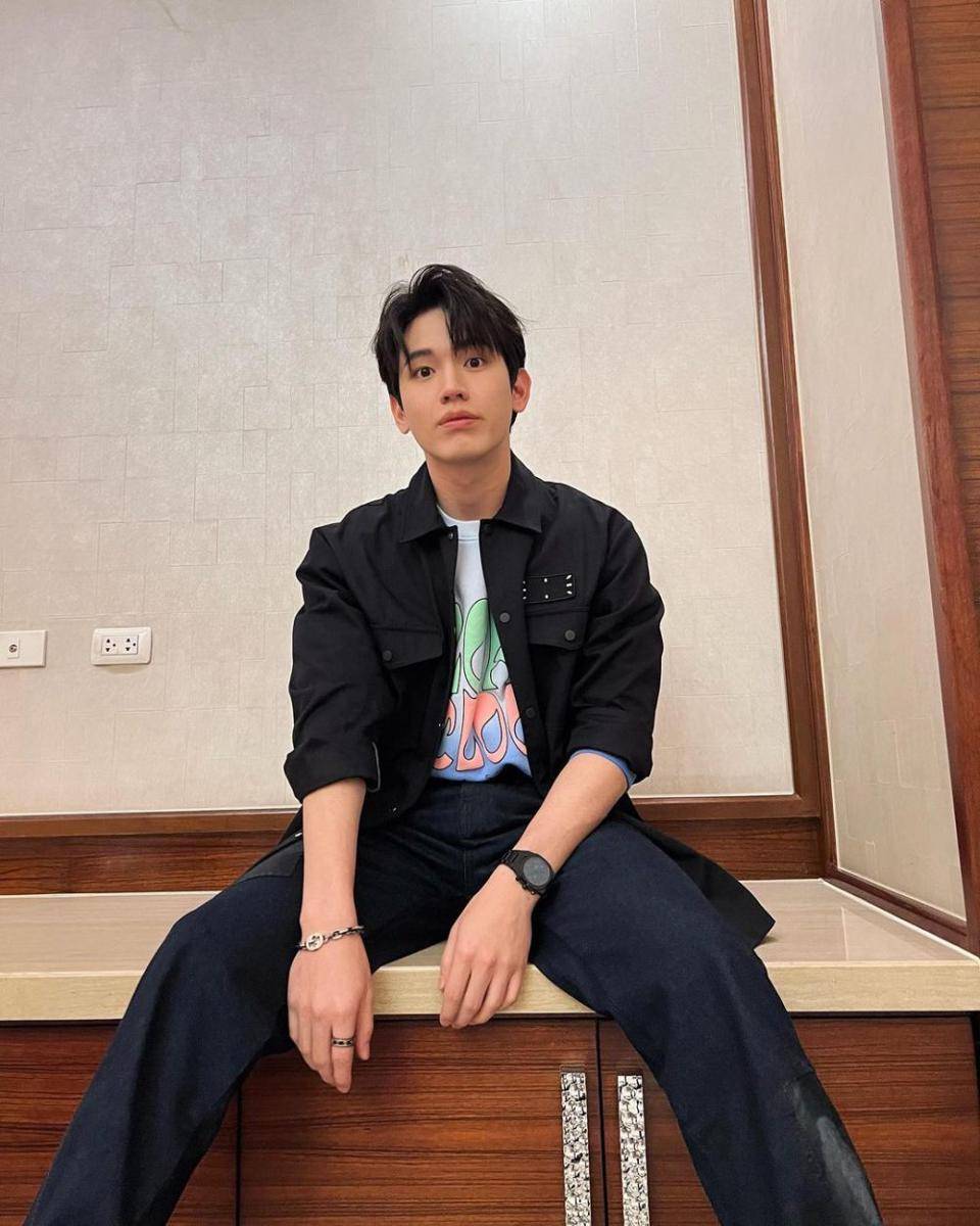New Thitipoom (instagram.com/newwiee)