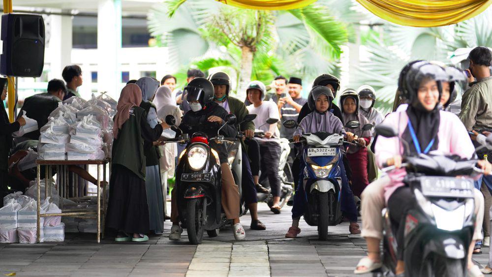 UMY Kembali Bagi-bagi 5 Ribu Takjil Gratis Setiap Hari untuk Mahasiswa