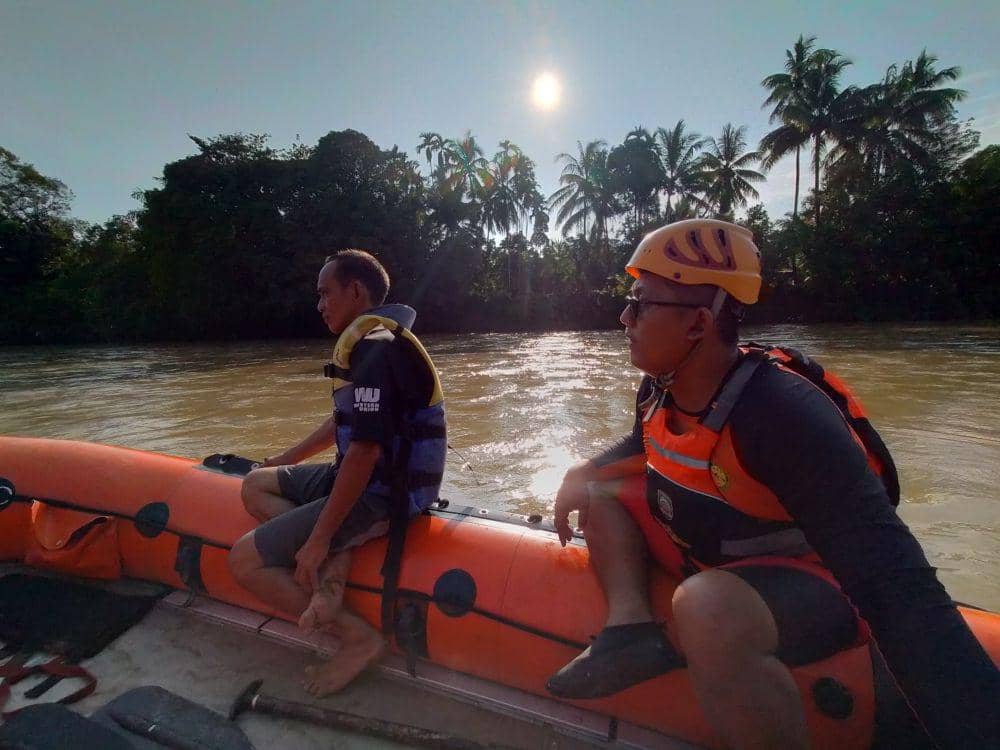 Proses pencarian korban tenggelam di Sungai Rupit Muratara (Dok: Basarnas Palembang)