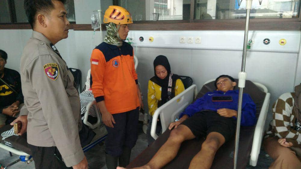 Korban pohon tumbang di Jalan Brantas, Kelurahan Nganglik, Kota Batu. (Dok. Humas Polres Batu)