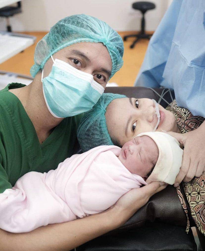potret perjuangan Sabrina Anggraini, istri Belva Devara, melahirkan anak pertama (Instagram.com/sabrinaanggraini)