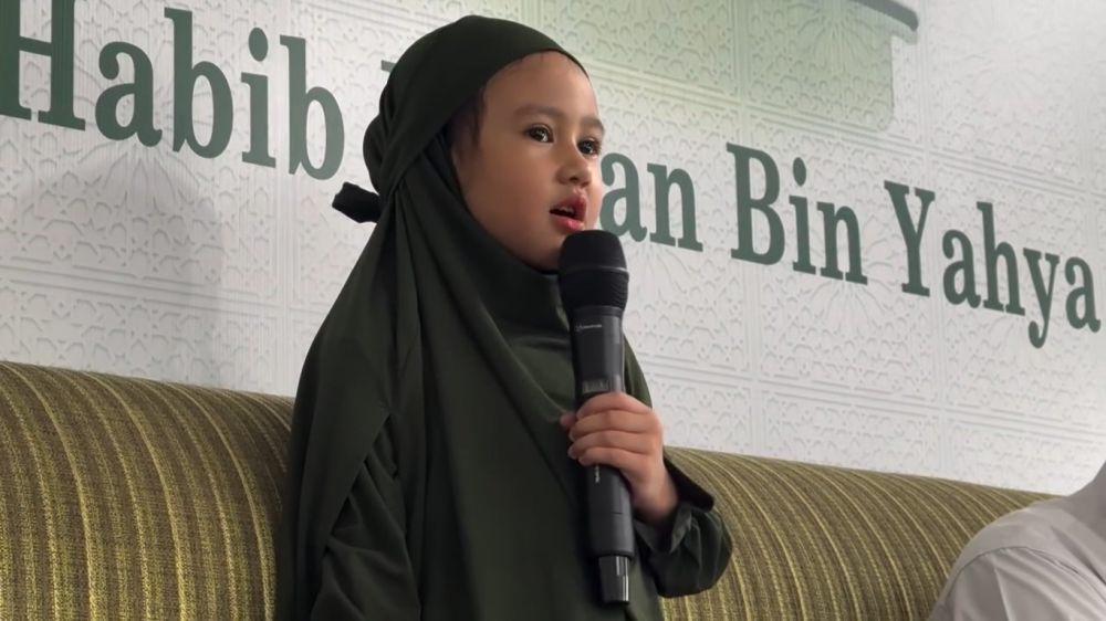 7 Potret Tasyakuran Khalisa Anak Kartika Putri Tamat Iqro, Gemas!