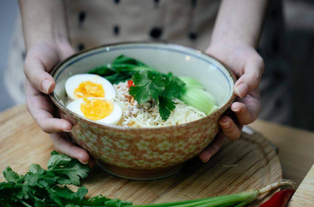 ilustrasi resep mi kuah bumbu bawang (pexels.com/Katerina Holmes)