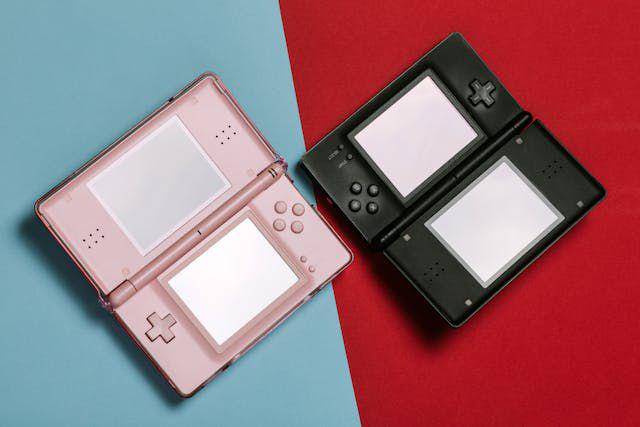 Nintendo DS (pexels.com/@stasknop)