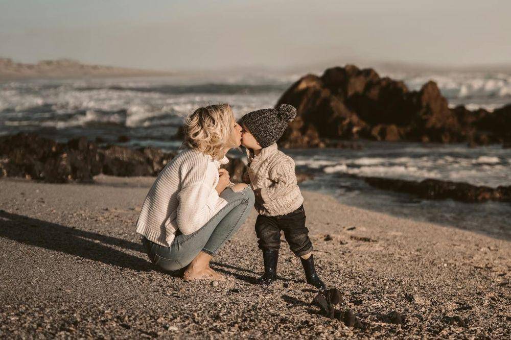 Ilustrasi ibu dan anak (pexels.com/Taryn Elliott)