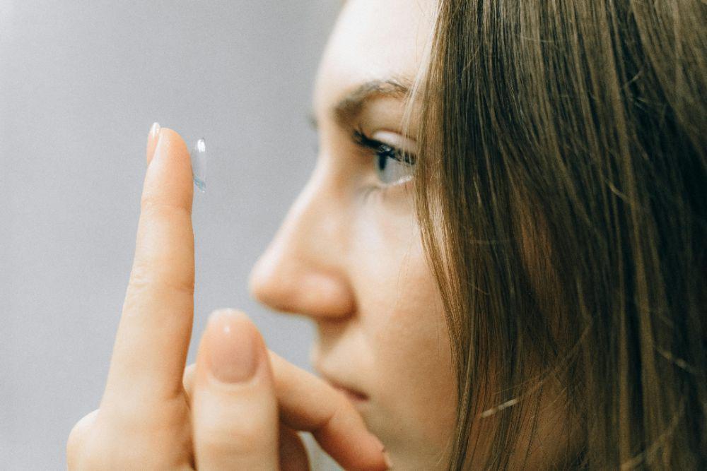 Hukum Memakai Softlens saat Puasa, Apakah Membatalkan?