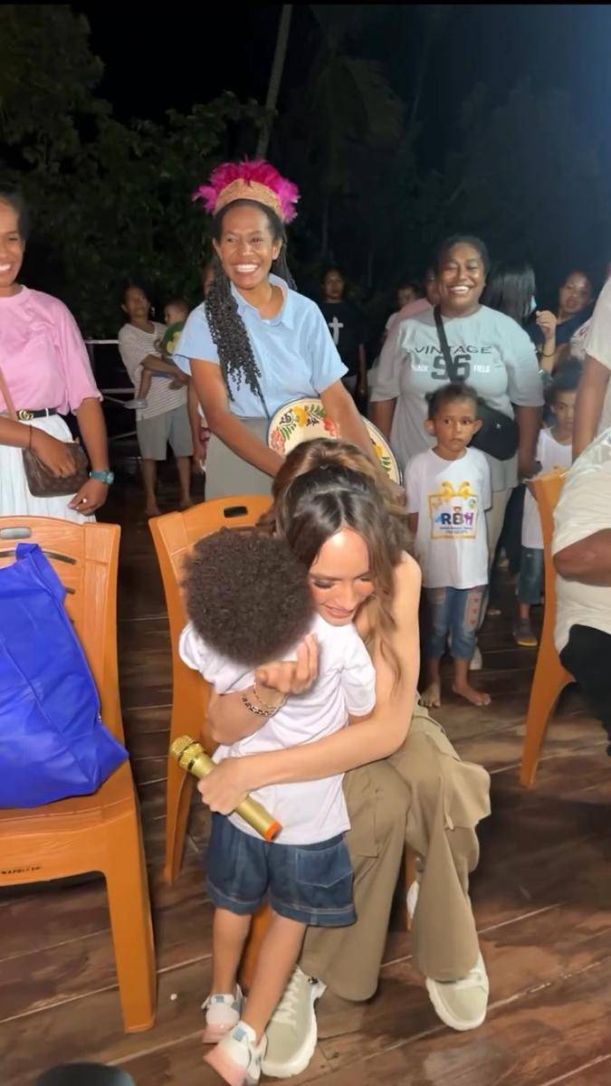 potret Cinta Laura gelar aksi sosial di Jayapura (instagram.com/claurakiehl)