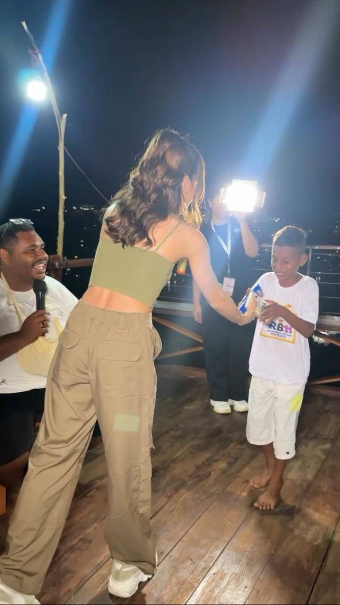 potret Cinta Laura gelar aksi sosial di Jayapura (instagram.com/claurakiehl)