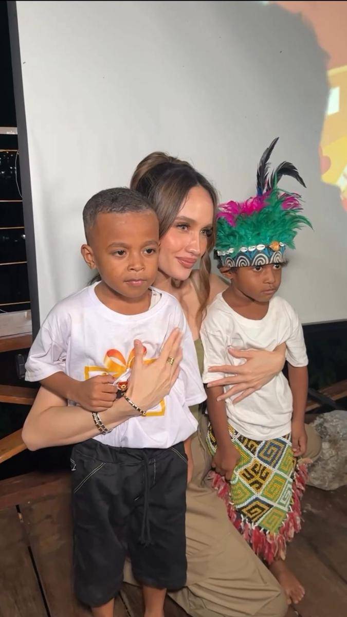 potret Cinta Laura gelar aksi sosial di Jayapura (instagram.com/claurakiehl)