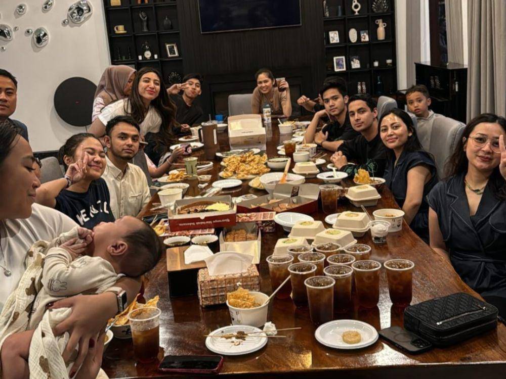 potret bukber di rumah Rachel Vennya (instagram.com/azizahsalsha_)
