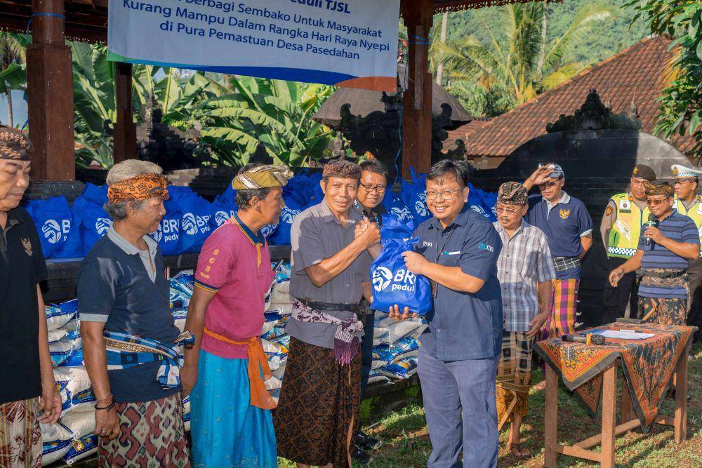 BRI Salurkan bantuan kepada Desa Adat Pesedahan selama Nyepi (Dokumentasi BRI Peduli)