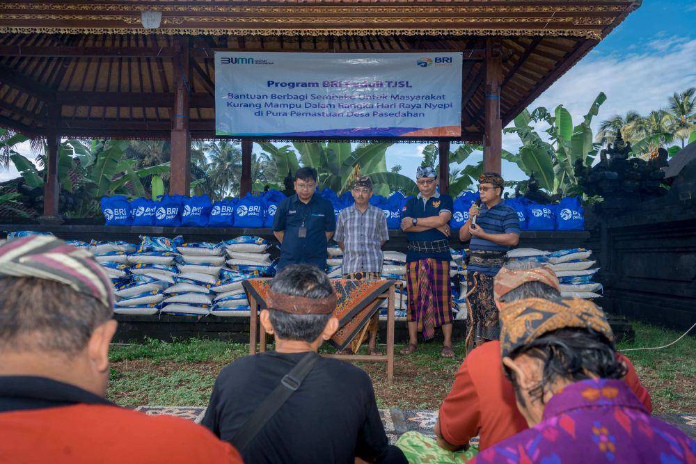 BRI Salurkan bantuan kepada Desa Adat Pesedahan selama Nyepi (Dokumentasi BRI Peduli)