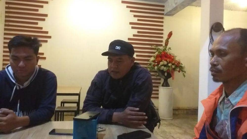 Tiga anggota PPK Likupang Barat, Axel Sasela, Saptono, dan Sahril Hugrusi, yang diduga terlibat pergeseran suara partai di 26 TPS di Likupang Barat, Minut, Sulawesi Utara. IDNTimes/Istimewa