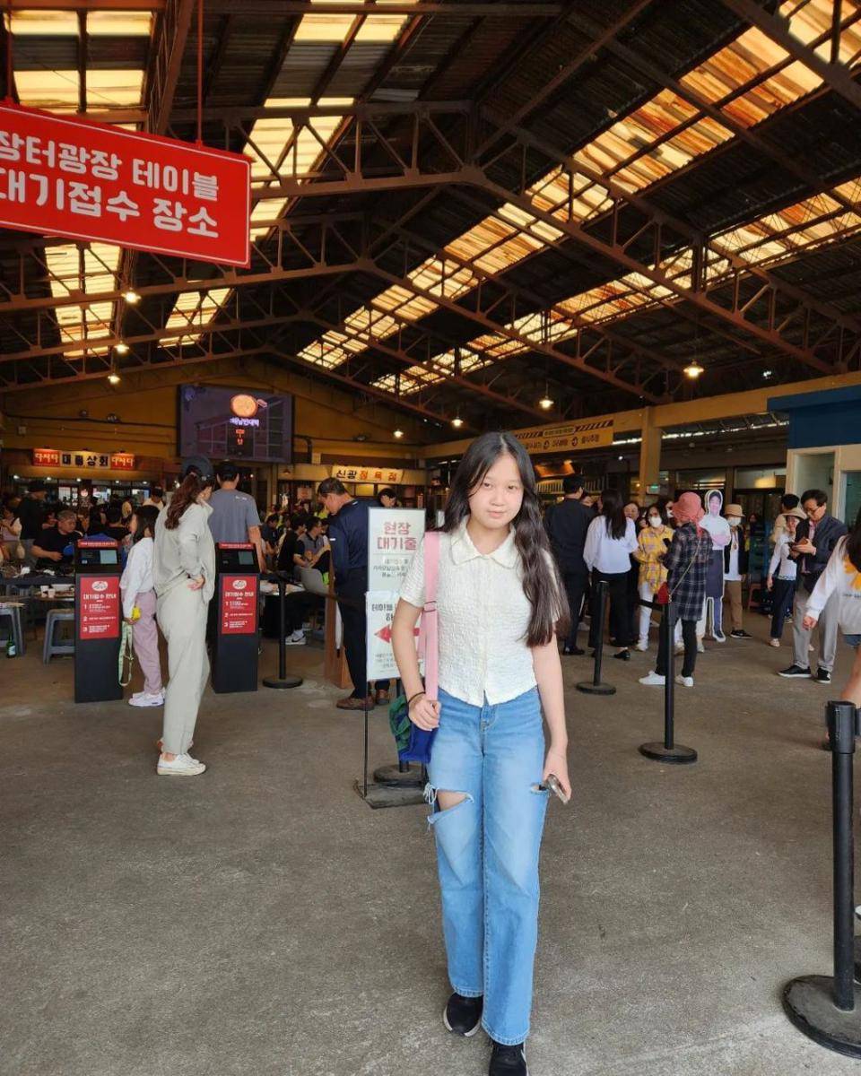 potret terbaru Kim Seol 'Jinjoo' Reply 1988 (instagram.com/snowgold.2011)