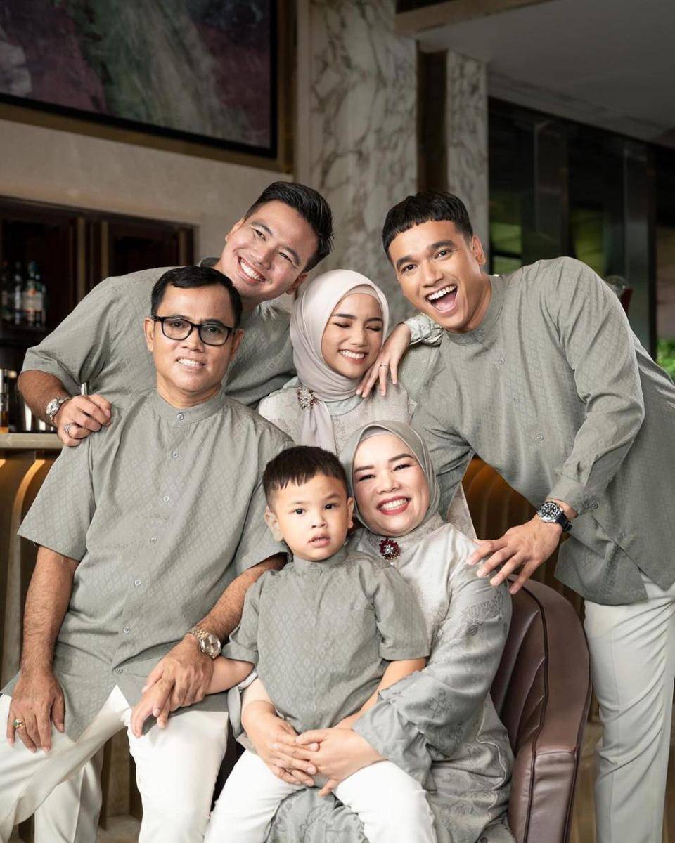 potret keluarga Fuji (instagram.com/fuji_an)