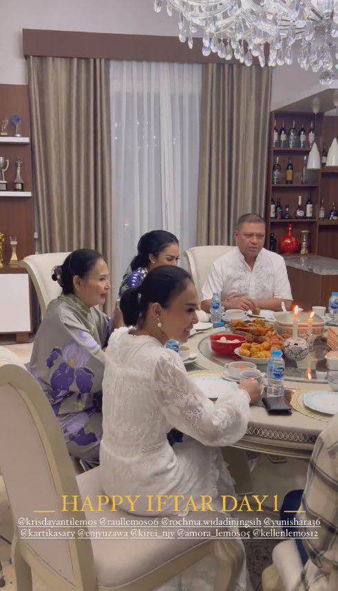 buka puasa Kris Dayanti (Instagram.com/krisdayantilemos)