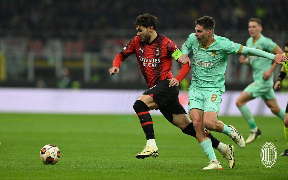 AC Milan dalam laga menghadapi Slavia Praha pada leg pertama babak 16 besar Liga Europa 2023/2024. (acmilan.com)