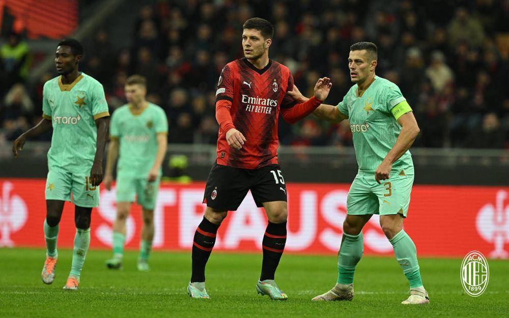Slavia Praha dalam laga menghadapi AC Milan pada leg pertama babak 16 besar Liga Europa 2023/2024. (acmilan.com)