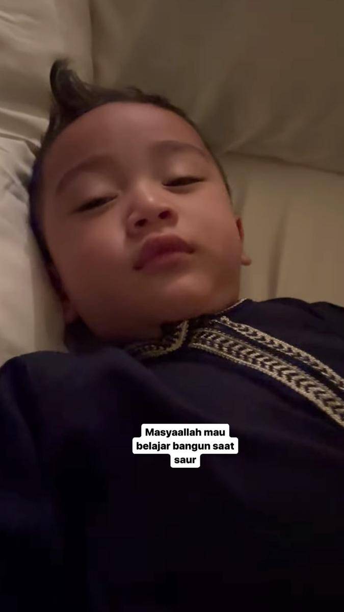 potret Rayyanza bangun sahur hingga beraktivitas di pagi hari (instagram.com/riniperdiyanti)