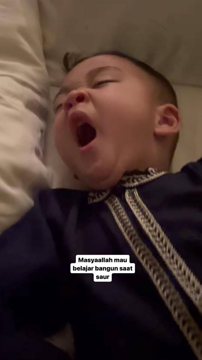 potret Rayyanza bangun sahur hingga beraktivitas di pagi hari (instagram.com/riniperdiyanti)
