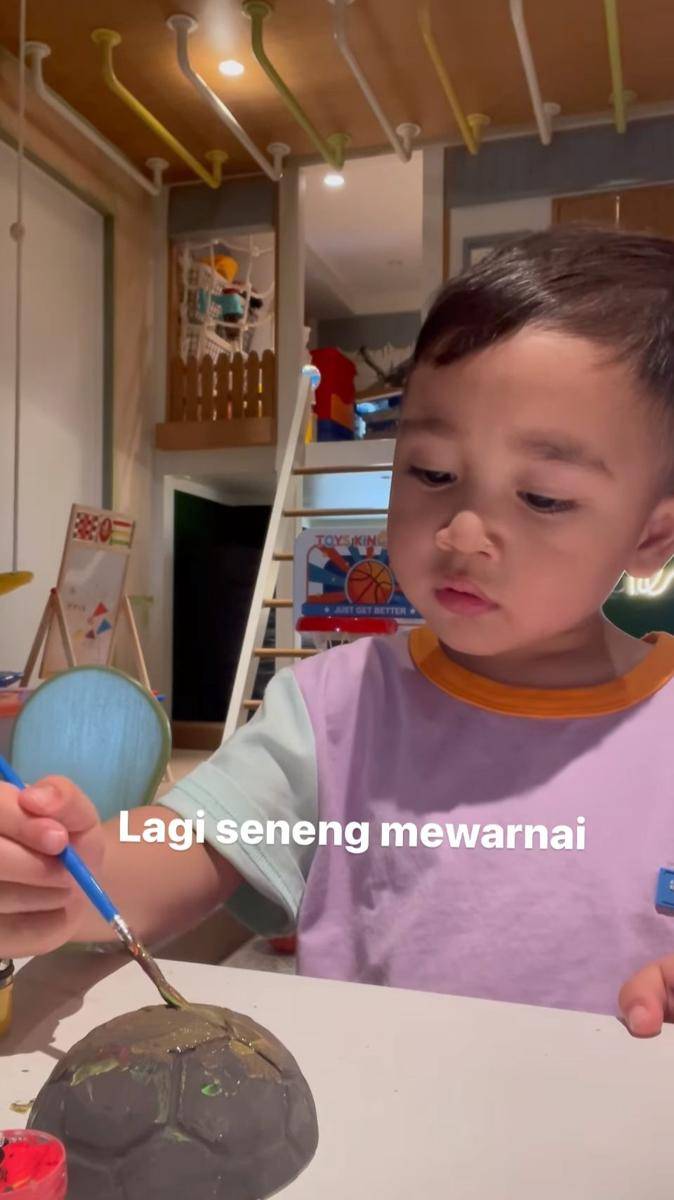 potret Rayyanza bangun sahur hingga beraktivitas di pagi hari (instagram.com/riniperdiyanti)