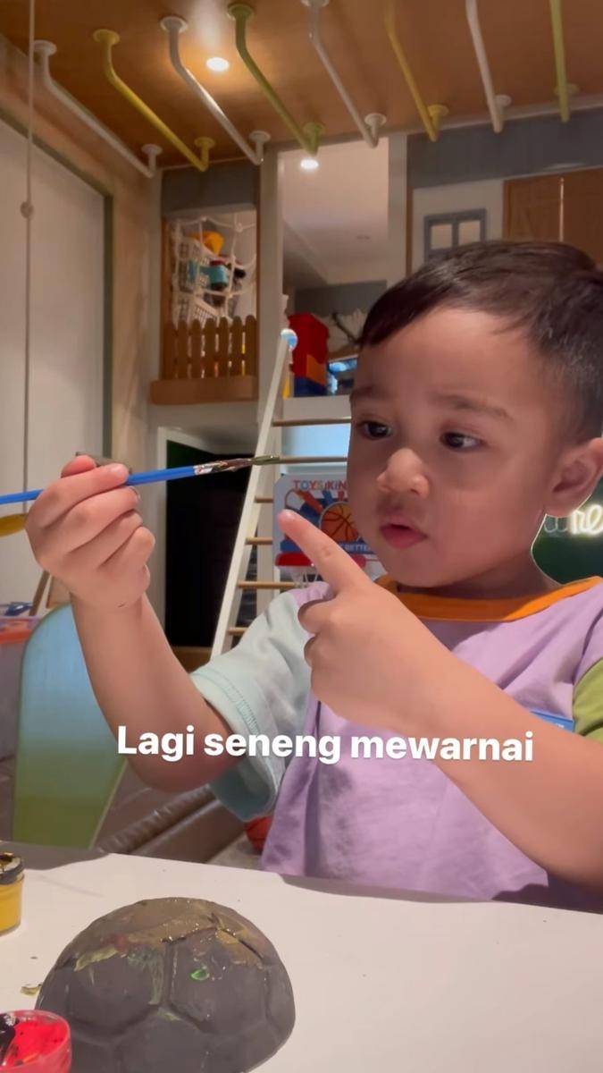 potret Rayyanza bangun sahur hingga beraktivitas di pagi hari (instagram.com/riniperdiyanti)