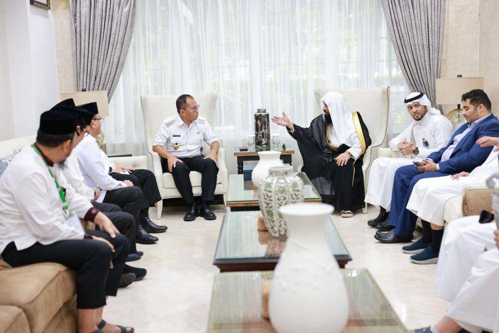 Wali Kota Makassar, Danny Pomanto menerima kunjungan Kepala Atase Agama dan Pendidikan Kedutaan Besar Arab Saudi, Syaikh Ahmad Al-Hazimi