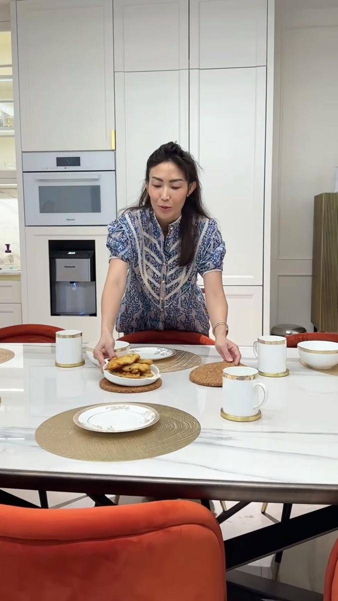 potret buka puasa hari pertama keluarga Ayu Dewi (instagram.com/mrsayudewi)