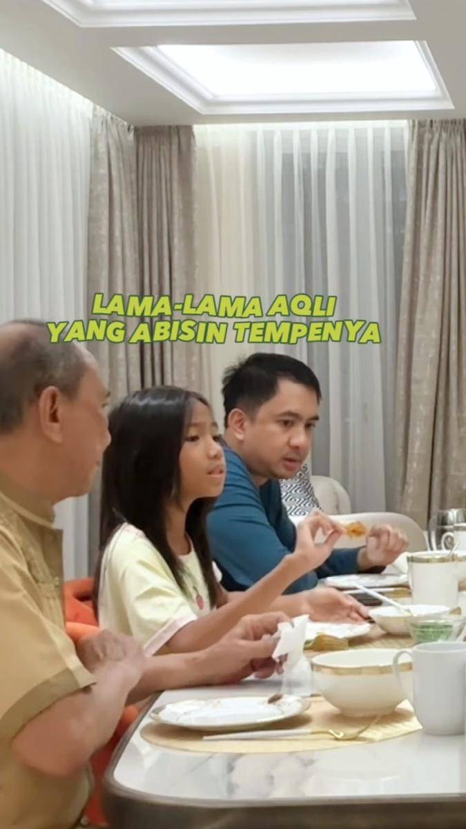 potret buka puasa hari pertama keluarga Ayu Dewi (instagram.com/mrsayudewi)