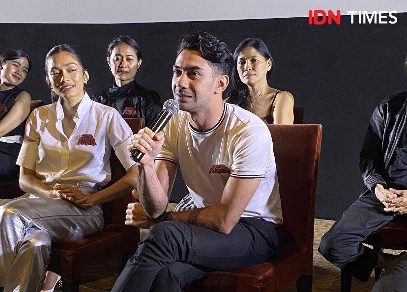 potret Reza Rahadian dalam press conference film Siksa Kubur (IDN Times/Rani Asnurida)