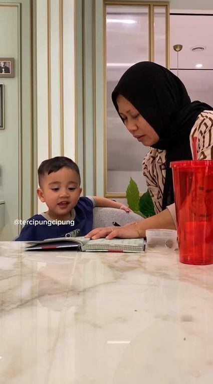 potret Cipung ngaji Iqra (instagram.com/instagram.com/tercipungcipung)