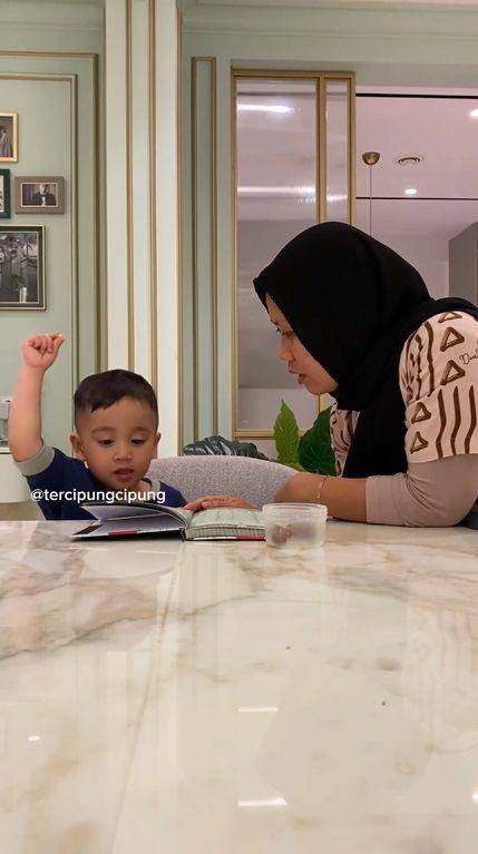 potret Cipung ngaji Iqra (instagram.com/instagram.com/tercipungcipung)