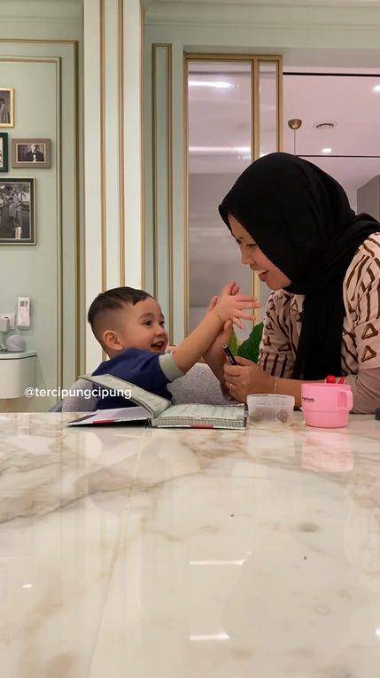 potret Cipung ngaji Iqra (instagram.com/instagram.com/tercipungcipung)