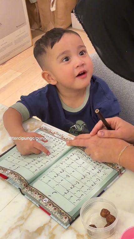 potret Cipung ngaji Iqra (instagram.com/instagram.com/tercipungcipung)