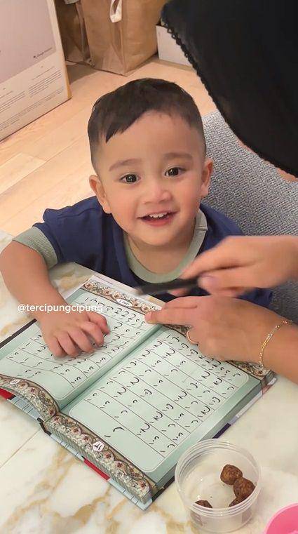 potret Cipung ngaji Iqra (instagram.com/instagram.com/tercipungcipung)
